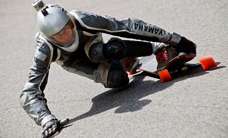 Na trati Ecce Homo se budou místo aut a motorek prohánt cyklisté a bruslai, uskutení se zde také závod longboard. (ilustraní snímek)