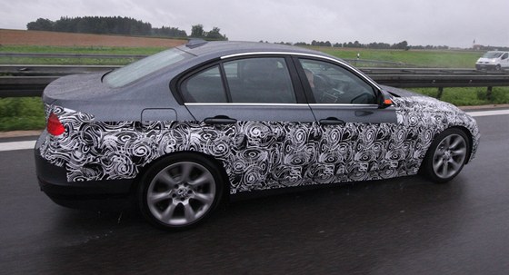 Pipravovan nov generace BMW ady 3 pi testech na nmeck dlnici v okol