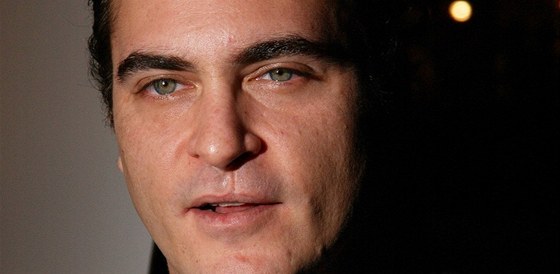 Aktivista Joaquin Phoenix podporuje adu nevládních iniciativ jako Amnesty...