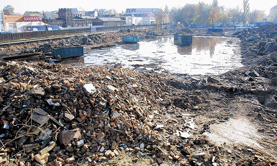 Prostranství po demolici Kotasova stadionu v roce 2003, zde by mla vyrst nová