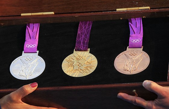 BEDNA Z POKLADEM. Olympijské medaile, o které se bude bojovat na OH 2012 v