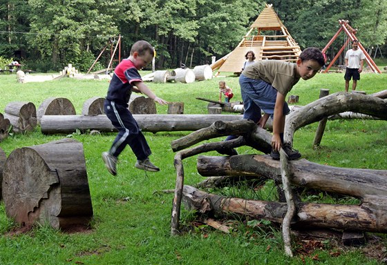 Dětské hřiště u Prelátova pramene v Mariánských Lázních. 