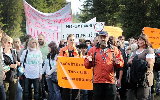 Skoro 200 obyvatel obcí Národního parku umava se vydalo na protestní prvod