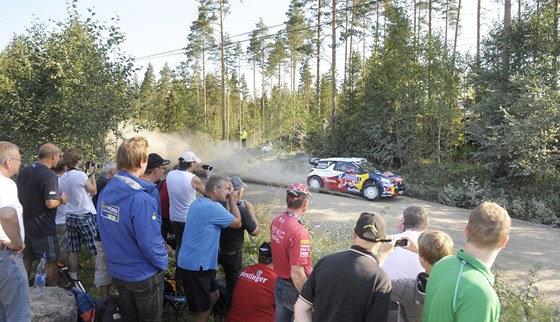 Sébastien Loeb na trati Finské rallye.
