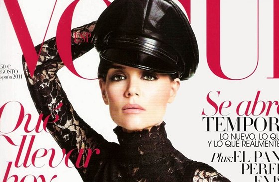Katie Holmesová na obálce panlského vydání Vogue