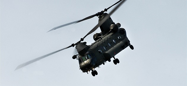 VIDEO: Co umí legendární vrtulník Chinook, ukázali letci RAF na RIAT 2023