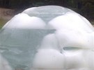 Obí ledová koule nedaleko Milovic.