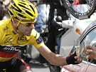 CINK. Cadel Evans slavil cestou do Paíe vítzství v Tour de France.