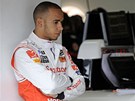 V ZAMYLENÍ. Tkou sezonu proívá Lewis Hamilton a na tuhý boj o body to