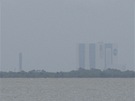 Pohled na Kennedy Space Center z Cocoa Beach. 8.7.2011 ped posledním startem