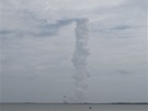 Pohled na Kennedy Space Center z Cocoa Beach. 8.7.2011. Nkolik okamik po