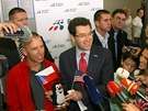 Astronaut Andrew Feustel a velvyslanec USA v Praze. Po píletu Feustela do