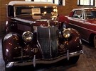 V bývalé konírn je nyní malé muzeum koár a aut, s nimi Rockefellerové