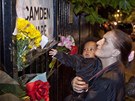 Pomníek vytvoený fanouky Amy Winehouse na Camdenském námstí v Londýn