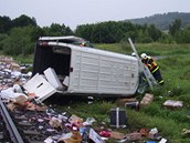 Srka mezi dodvkou a motorovm vlakem na elezninm pejezdu v Krnov.