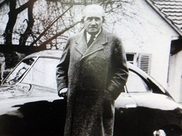 Ferdinand Porsche se svm vozem