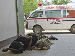 Vyhladovl Somlka s dttem le ped nemocn Benadir v Mogadiu (22.