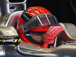 KONCENTRACE: Michael Schumacher v, e ped domcm publikem by se mohl zase