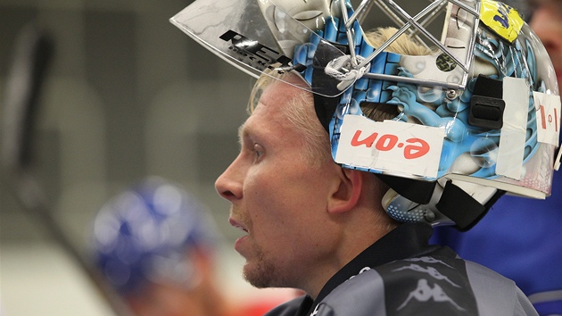 Branká� Sasu Hovi na prvním tréninku Komety Brno.