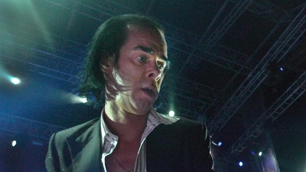 Nick Cave pi vystoupení s kapelou The Bad Seeds (Arena HC Sparta Praha, 24. kvtna 2008)