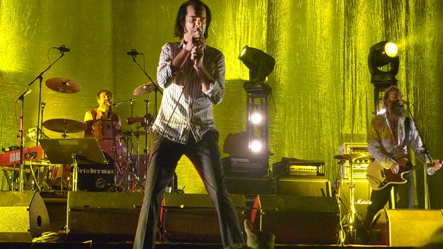 Nick Cave pi vystoupení s kapelou The Bad Seeds (Arena HC Sparta Praha, 24. kvtna 2008)