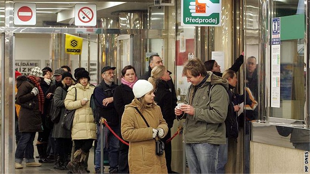 Elektronický kupón si Praané v metru nemohou koupit ve vech pedprodejních místech. (Ilustraní snímek)