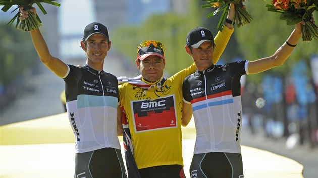 TRIO NEJLEPÍCH. Triumf v 98. roníku Tour de France vybojoval Cadel Evans,