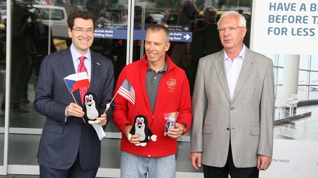 Velvyslanec USA v Praze, Astronaut Andrew Feustel s krtekem pro Zdeka Milera