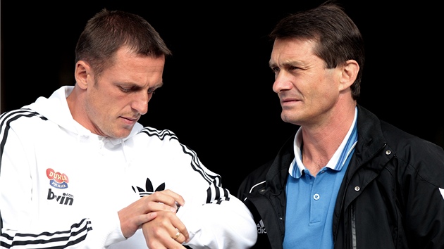 D�LE�ITÍ MU�I DUKLY. Trenér Lubo� Kozel (vlevo) a sportovní �editel Günter