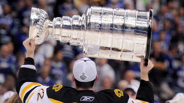 ÚSM�V VYDR�Í. Jaromír Jágr bude podle sázkových kancelá�í hrát p�i návratu do NHL d�stojnou roli.