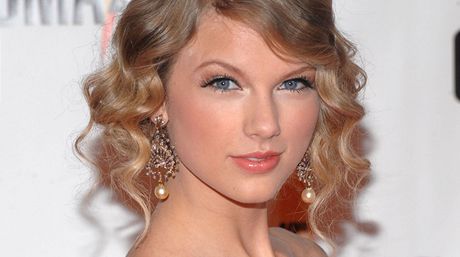 Taylor Swiftová si z víkendového udílení cen odnesla pt soek.