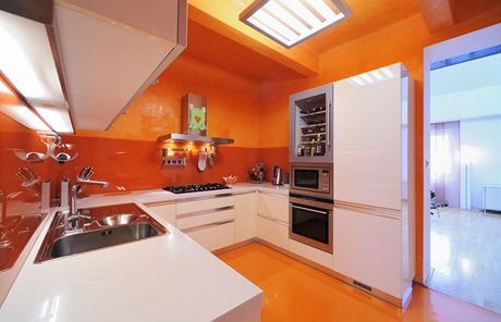 Realizace Punto design: kuchyn Nova Linea m praktickou dispozici ve tvaru U.
