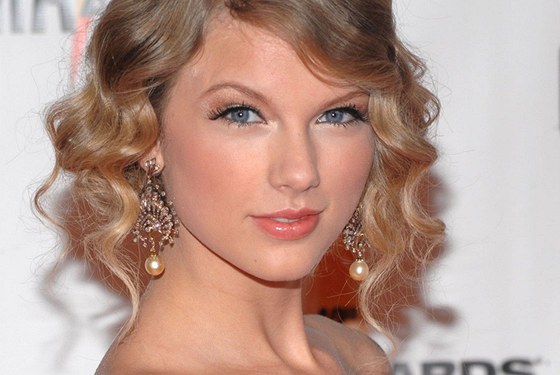 Taylor Swiftová si z víkendového udílení cen odnesla pt soek.