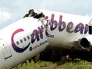 Letadlo Caribbean Airlines se po pistání v Guyan rozlomilo na dv ásti. (30.