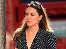 Vévodkyn jet coby Kate Middletonová mla na procházce v Chelsea stejné aty...