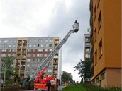 Vtinu z ticeti obyvatel patra nad porem museli hasii evakuovat pomoc