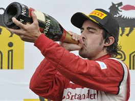 PÍPITEK ZA TETÍ MÍSTO. Fernando Alonso z Ferrari.