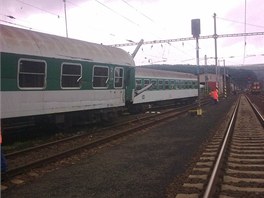 Dv vlakov soupravy se na ndra v Dn srazily pi posunovn minutu ped
