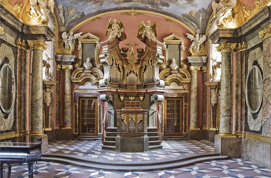 Zrcadlová kaple v Klementinu