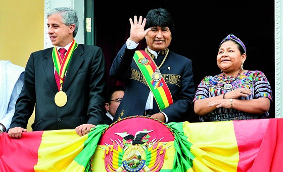 Obleení Beatriz Canedo Patinové nosí i bolivijský prezident Evo Morales. Ten