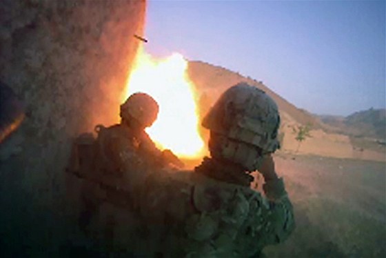 Vstup do podezelého objektu bhem spojenecké operace v afghánském Vardaku