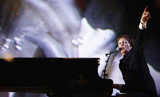 Paul McCartney pi vystoupení na Brit Awads 2008, kde pevzal cenu za celoivotní dílo.