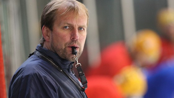 Trenér Rostislav Vlach je s pípravou zlínských hokejist spokojen.