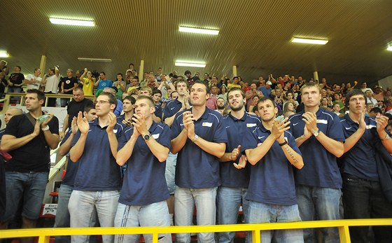 Basketbalisté z reprezentaního áka tleskají triumfu eského celku do 16 let