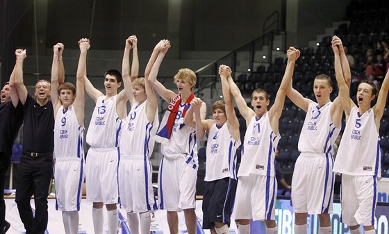 ESKÉ STÍBRO. mladí basketbalisté mohou slavit 2. místo z ME do 16 let.