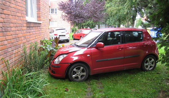 Opilá idika havarovala ve Zlín do rodinného domu. (1. srpna 2011)