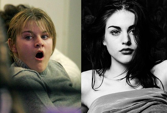 Frances Bean Cobainová v roce 2004 a 2011