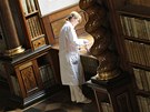 Restaurování historických knih v praském Klementinu
