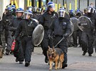 Policisté zasahovali v pondlí veer napíklad ve východolondýnské tvrti