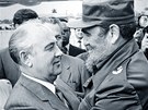 Velé objetí Michaila Gorbaova a Fidela Castra v Havan (5. dubna 1989)